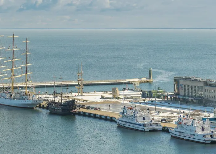 Sea Towers, Sun & Snow * Gdynia