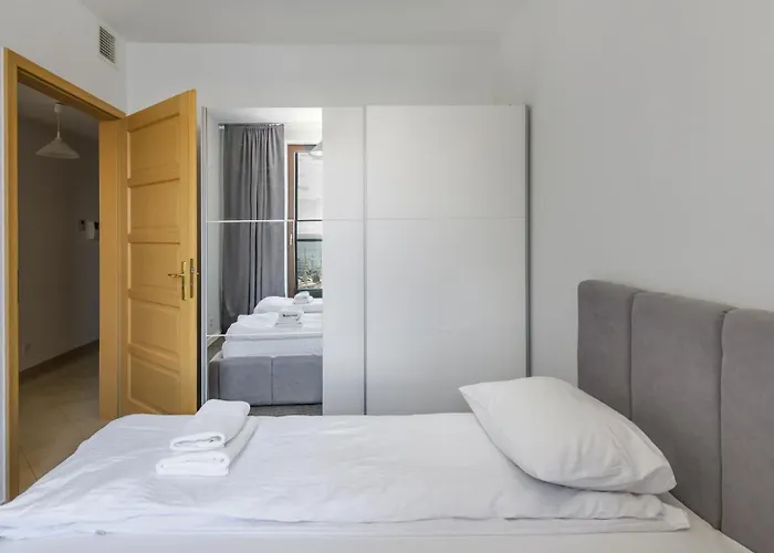 Sea Towers, Sun & Snow *